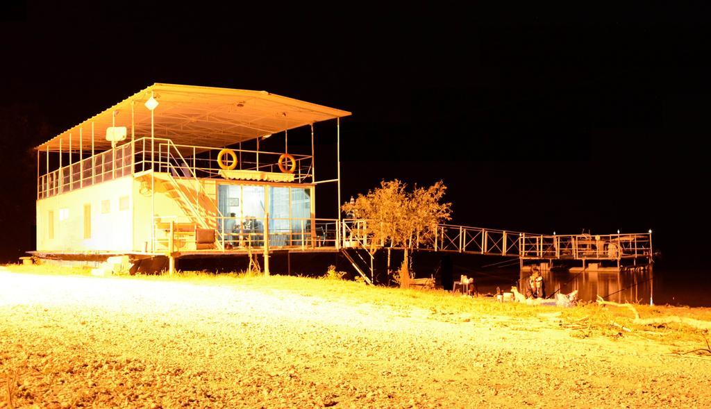 Delta Pontoon Hotel Mahmudia Exterior foto